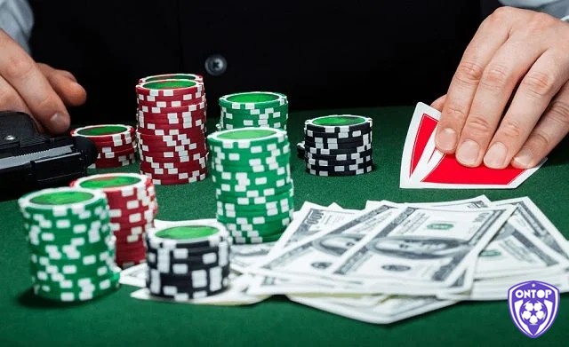 Bài rác trong Poker là gì? Có nên sử dụng bài rác để chơi không