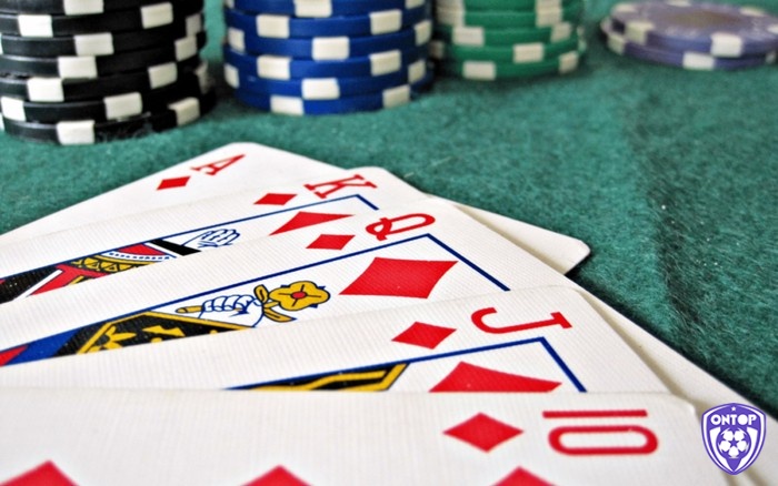 Nắm các chiến thuật chơi căn bản của Deep Stack Poker là gì? và áp dụng