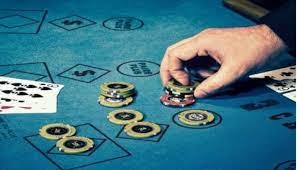 Donk bet Poker là gì? Chiến thuật đặc biệt trong Poker