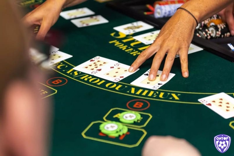 Tìm hiểu thông tin về Stud Poker là gì?