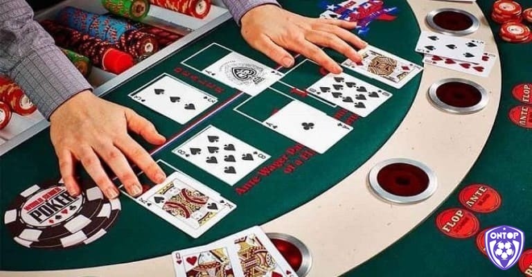 Cách đọc bài Poker chi tiết như thế nào? Vai trò của cách đọc bài poker
