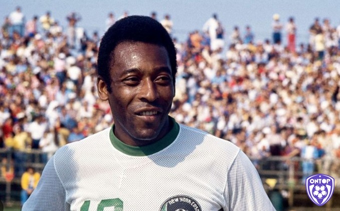 Vua bóng đá Pele là một cầu thủ bóng đá Brazil vĩ đại 