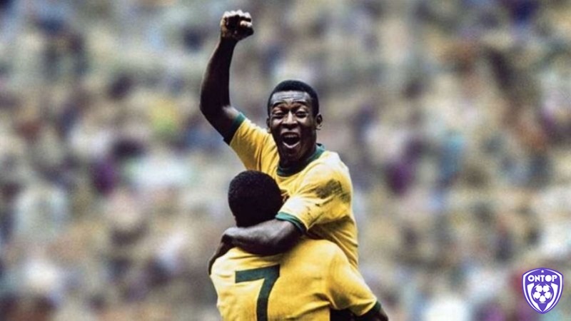 Pelé là một huyền thoại bóng đá với những thành tích vang dội