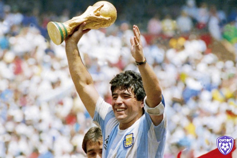 Diego Maradona là một trong những cầu thủ vĩ đại nhất mọi thời đại