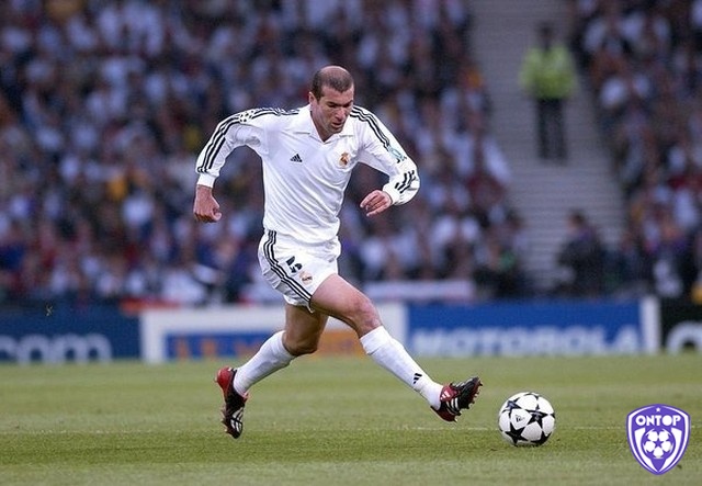 Zidane chính là cái tên không thể quên của bóng đá Pháp, anh là 1 trong 10 cầu thủ xuát sắc nhất thế giới