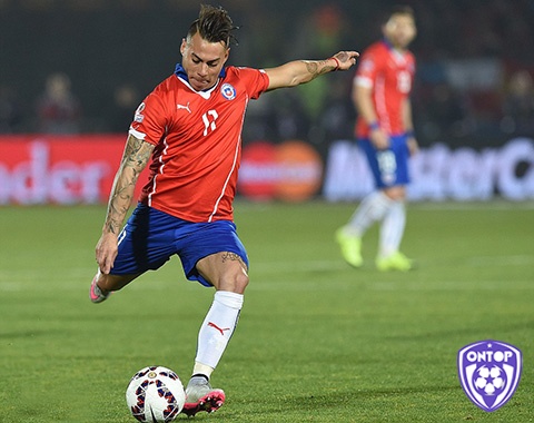 Eduardo Vargas có cái duyên ghi bàn kỳ lạ ở ĐTQG