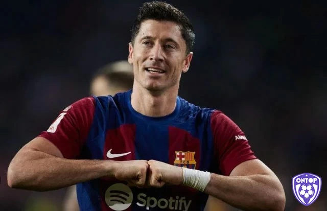 Robert Lewandowski xếp hạng 2 trong số các cầu thủ ghi bàn nhiều nhất Bundesliga, nhưng về số bàn trong một mùa giải thì anh đứng đầu