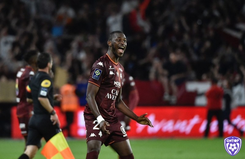  Boubakar Kouyaté là trung vệ có khả năng phòng ngự chắc chắn nhất Ligue 1