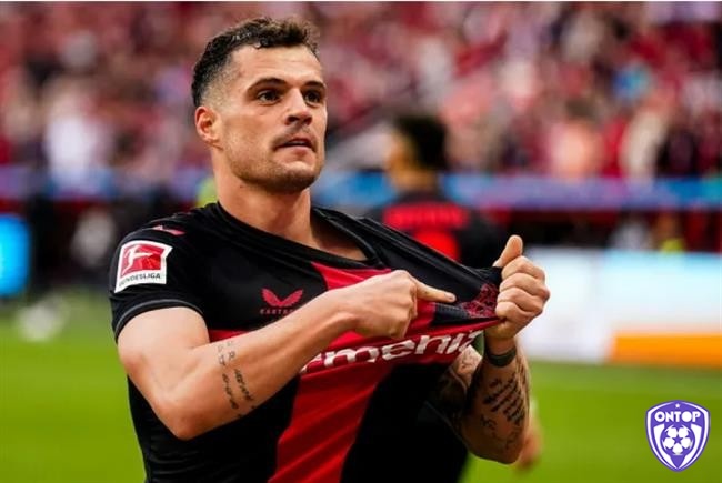 Tiền vệ hay nhất Granit Xhaka đầy tài năng và bản lĩnh